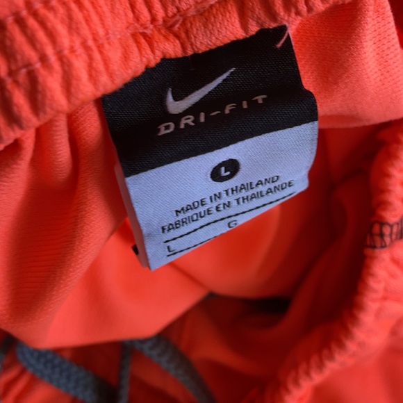 Nike basketball shorts - Picture 2 of 3